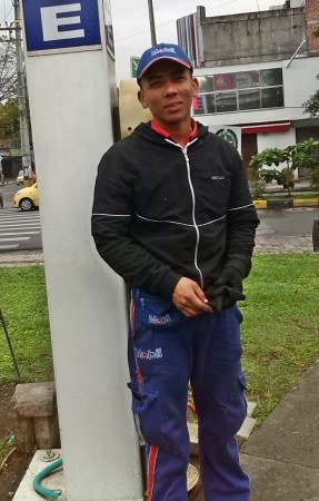 Joven de una gasolinera